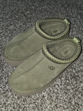 UGG Platform Tazz Slippers